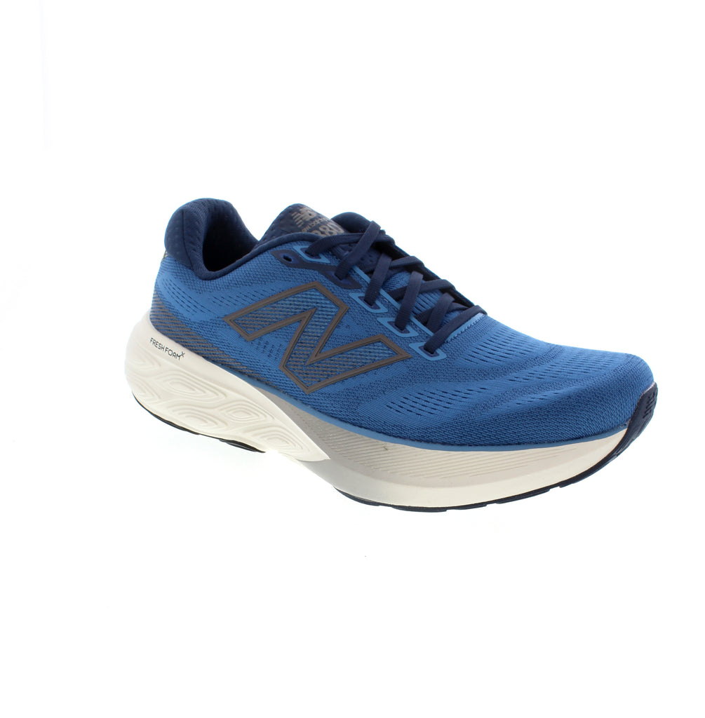 The New Balance Fresh Foam M880I15 in Sea Stone is a comfortable running shoe for everyday wear. It features a breathable mesh upper, cushioned foam midsole, and reinforced arch support for stability. Available in sizes 7–16 with Wide, Extra Wide, and Double Extra Wide options, this shoe works for both running and casual activities.