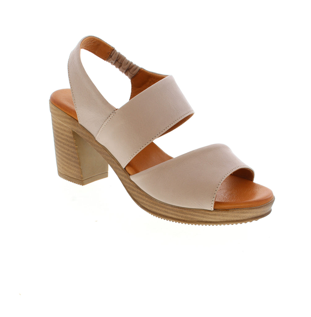 Effortlessly elevate your casual look with Everly's Malibu-01 sandals. Crafted with genuine leather, these sandals feature a comfortable midsole, an elasticized upper for a perfect fit, and a stylish slingback slip-on design. The sculpted heel and platform add a touch of elegance. Perfect for all-season wear.