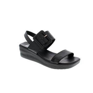 The Bueno Marcia sandal brings modern style and comfort to your look. Its chunky wedge sole provides stability and a slight lift, while the oversized buckle adds an immediately recognizable style. The bright leather straps add a touch of fun and sophistication to any warm-weather outfit.