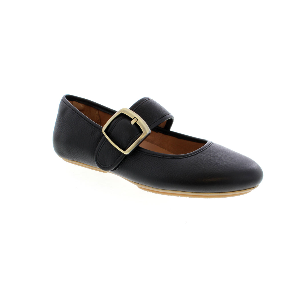 The Matilda by Dansko is a timeless Mary Jane that pairs retro charm with modern sophistication. Featuring a striking buckle detail and refined silhouette, this shoe is constructed from luxuriously soft milled leather with thoughtful hardware and secure hook-and-loop fastening.