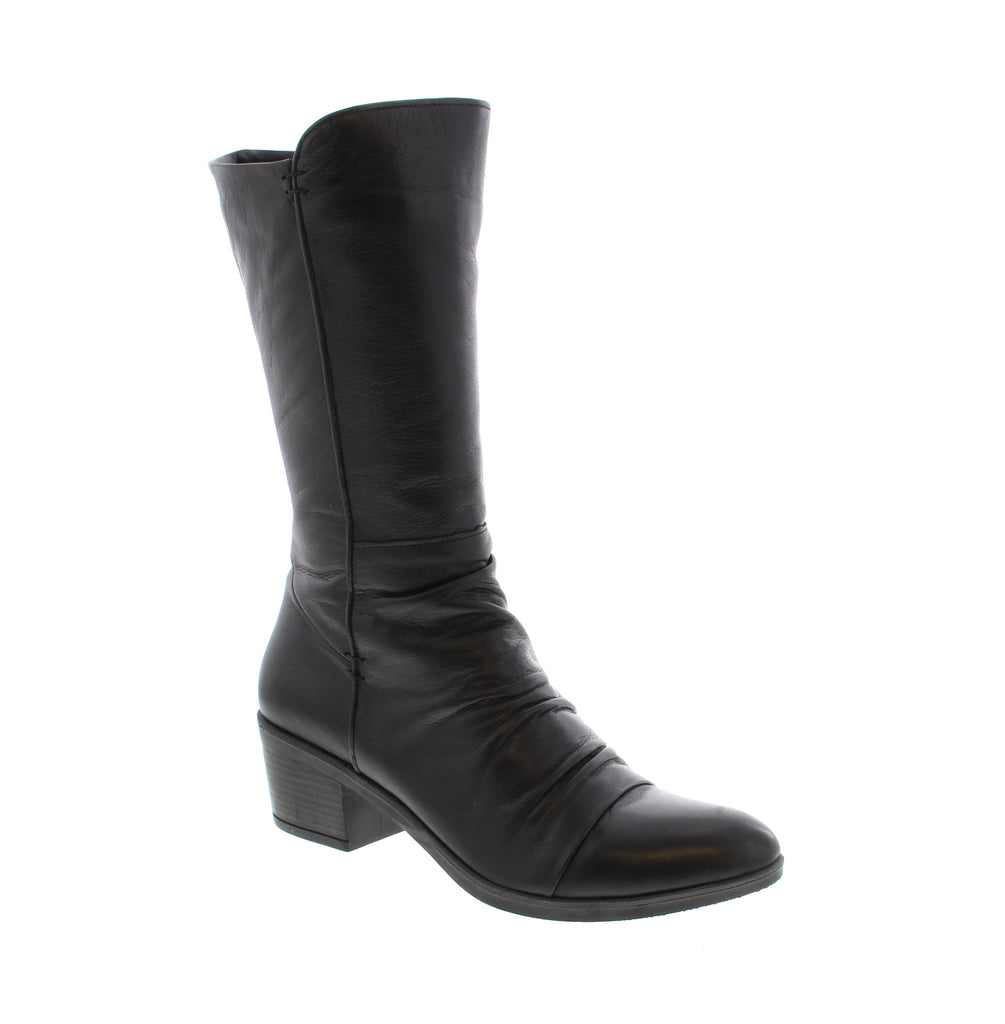The Everly Melany in Black combines sleek design with practical features. Crafted with a smooth leather upper, it offers durability and a polished look. The elasticized upper ensures a comfortable, flexible fit, while the side zip entry allows for easy on and off. Ideal for those seeking both style and convenience in their footwear.
