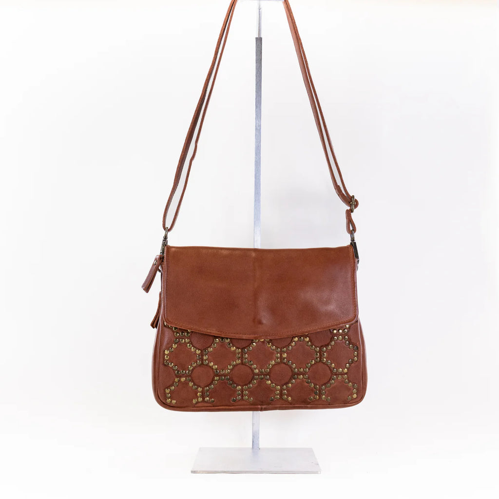 The Milo Bags Cecilia in Cognac is a timelessly stylish leather crossbody bag. Its sturdy design includes two compartments and several pockets to help you stay organized. With spacious storage and a hands-free option, it's an ideal choice for those with a busy, on-the-go lifestyle.