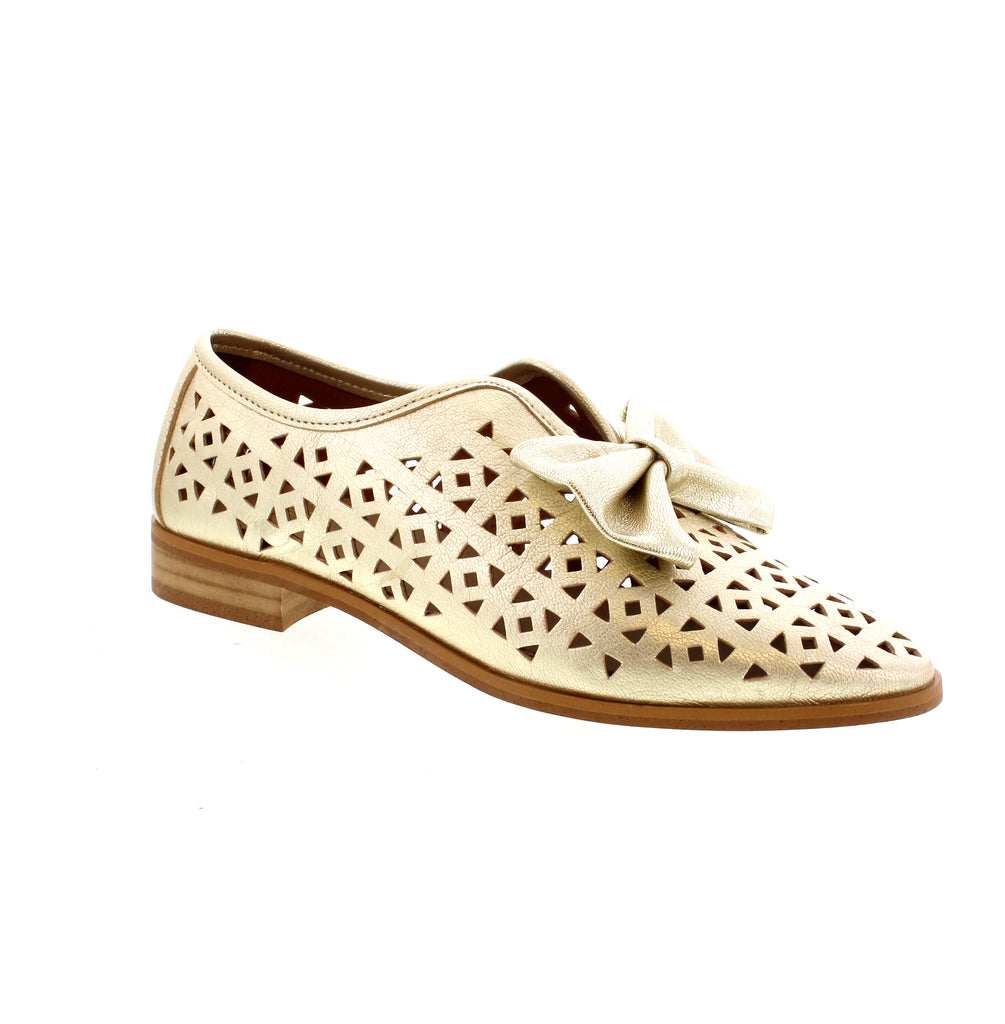 Experience all-day comfort and style with Folie's Nela slip-on loafer. From day to night, its perforated upper with a cute bow provides a practical and comfortable aesthetic. Expertly designed, your feet will look and feel their best.