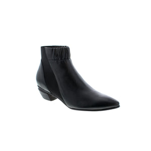 Django & Juliette Newland leather heeled boot is the perfect choice for those who want to look fashionable while still enjoying comfort. Designed with an elastic ankle, these fashionable boots put the perfect twist on a closet staple. 