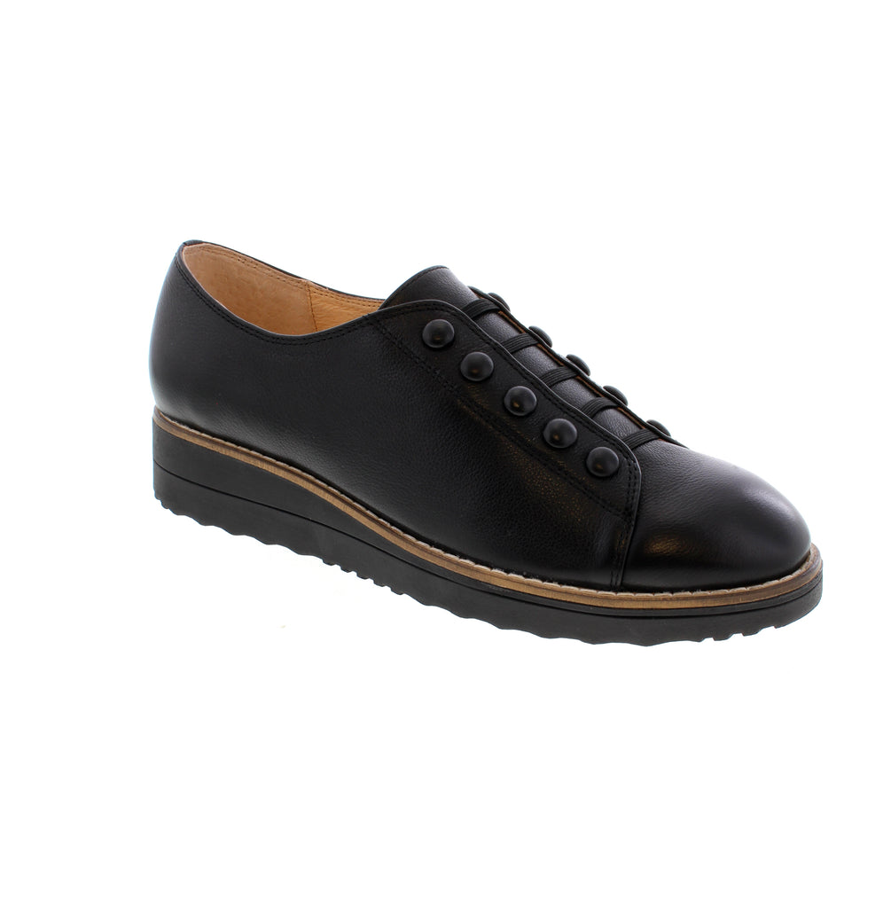 The Django &amp; Juliet Onava is a versatile leather shoe that transitions seamlessly from the office to casual settings. Crafted with a premium leather upper and lining, this bungee lace-up style features a supportive foam midsole and durable rubber outsole for all-day comfort.