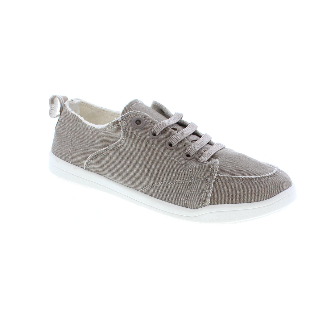 The Vionic Venice Pismo are a lightweight sneaker offering arch support and a removable insole for a comfortable stride. Perfect for spring and summer, these machine-washable sneakers make a solid addition to your wardrobe.