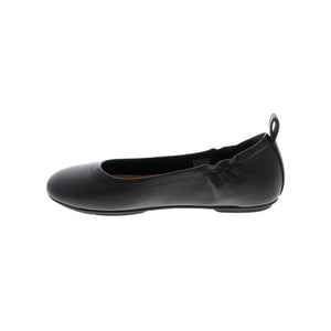 These Fit Flop Allegro ballet flats have a sleek, featherlight midsole, designed to anatomically support your feet for all-day comfort. Their Dynamicush™ technology provides a cushioned fit, and the elasticated topline ensures a foot-hugging fit. Perfect for running errands or dressing up, these shoes are sure to be your new go-to.