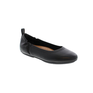 These Fit Flop Allegro ballet flats have a sleek, featherlight midsole, designed to anatomically support your feet for all-day comfort. Their Dynamicush™ technology provides a cushioned fit, and the elasticated topline ensures a foot-hugging fit. Perfect for running errands or dressing up, these shoes are sure to be your new go-to.