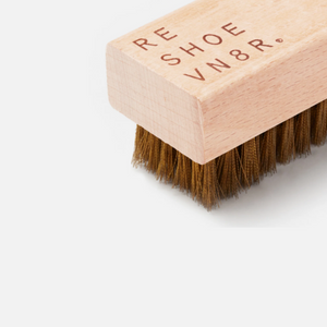The Re Shoe Vn8r Brass Brush is the perfect tool to keep your suede and nubuck soft and supple. Its brass bristles efficiently remove dust and dirt buildup, restoring texture and nap for a fresh look. 