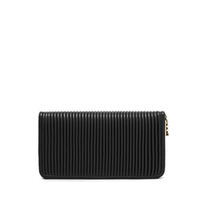 The Pixie Mood Sandy wallet is the ultimate solution for your cash-carrying needs. With a ziparound closure and pleated exterior, this wallet not only organizes your currency but also adds an elegant touch to your everyday style.
