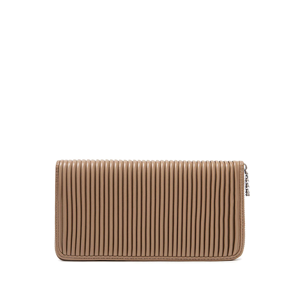 The Pixie Mood Sandy wallet is the ultimate solution for your cash-carrying needs. With a ziparound closure and pleated exterior, this wallet not only organizes your currency but also adds an elegant touch to your everyday style.