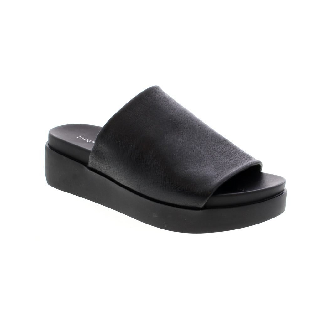 The Django & Juliet Soffia delivers sophisticated comfort through thoughtful construction. Featuring a genuine leather upper and footbed paired with a foam midsole, this slide sandal provides reliable support for everyday wear. An ideal choice for those seeking quality craftsmanship in a versatile summer essential.