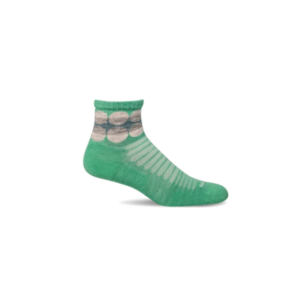 Spin Quarter compression socks from Sockwell feature moderate compression with accu-fit technology.  The combination of arch support and an ergonomic fit heel help promote blood circulation and reduce fatigue, making it the perfect choice for athletes and outdoor enthusiasts.