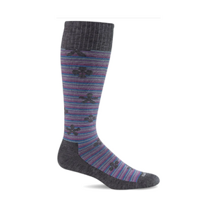 Experience exceptional comfort and support. Featuring a unique blend of spandex and merino wool to provide compression and superior breathability, these socks help boost circulation and regulate temperature. 