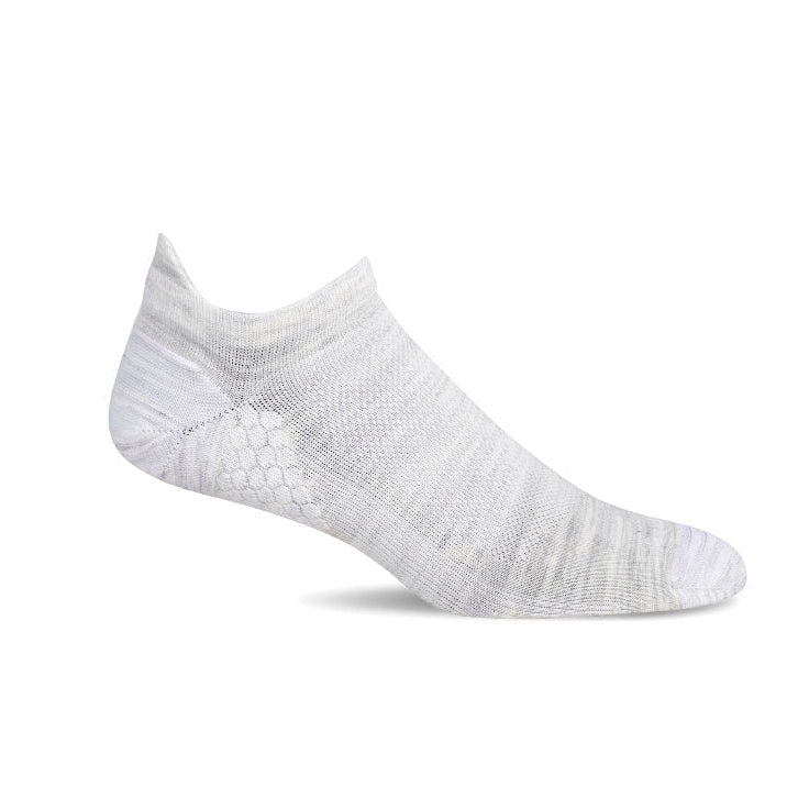 Sockwell Plantar Sport Micro no-show socks in ash deliver targeted support in a discreet design. Made from a wool, nylon, and fabric blend, these socks are engineered for casual comfort and everyday wear, they're perfect for wearing with sneakers or loafers without showing. Experience reliable support and breathability in a versatile neutral color.