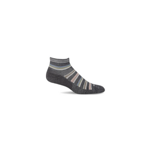 Sockwell Sport Ease sock is the perfect choice for those seeking bunion relief. The use of spandex throughout boasts plenty of arch and ankle support, energizing your feet. 