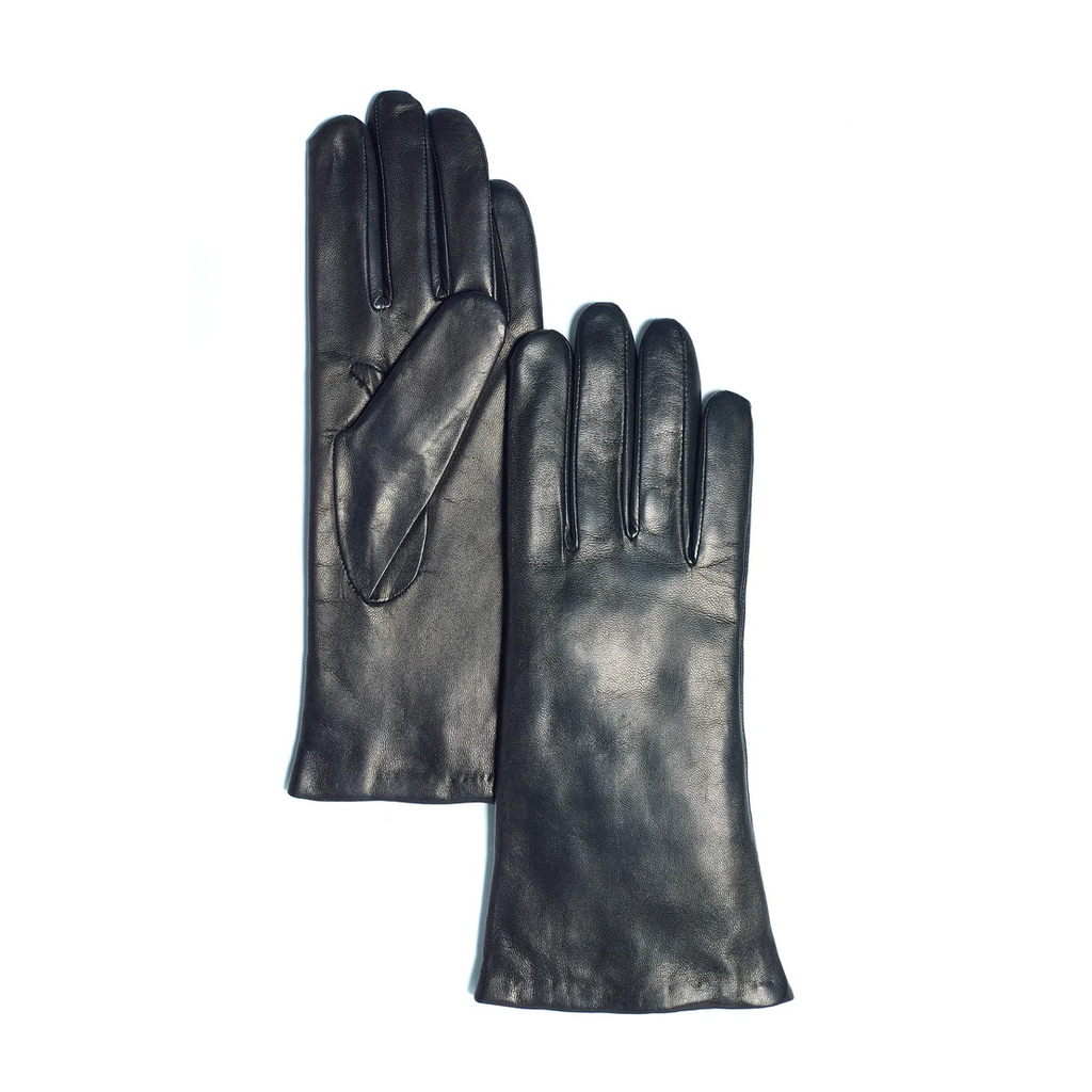 The Brume Sydney long glove is crafted from premium lambskin leather. These gloves are lined with velvety-soft cashmere for warmth and timeless style. The tasteful 3-button length and invisible inseam detail on the fingers elevate any winter look.