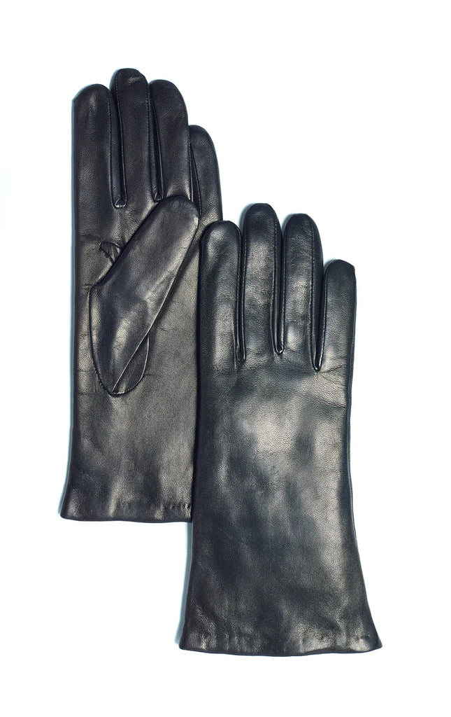 The Brume Sydney long glove is crafted from premium lambskin leather. These gloves are lined with velvety-soft cashmere for warmth and timeless style. The tasteful 3-button length and invisible inseam detail on the fingers elevate any winter look.&nbsp;