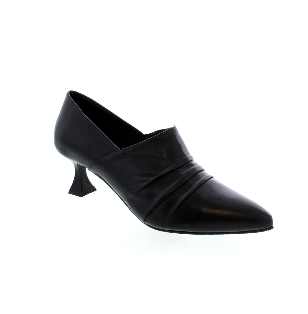 Elevate your style with Bueno Vivianna. This heel offers a contemporary take on a classic design, providing support and fashion-forward flair. Perfect for any special occasion, the Bueno Vivianna heel is a must-have addition to your wardrobe
