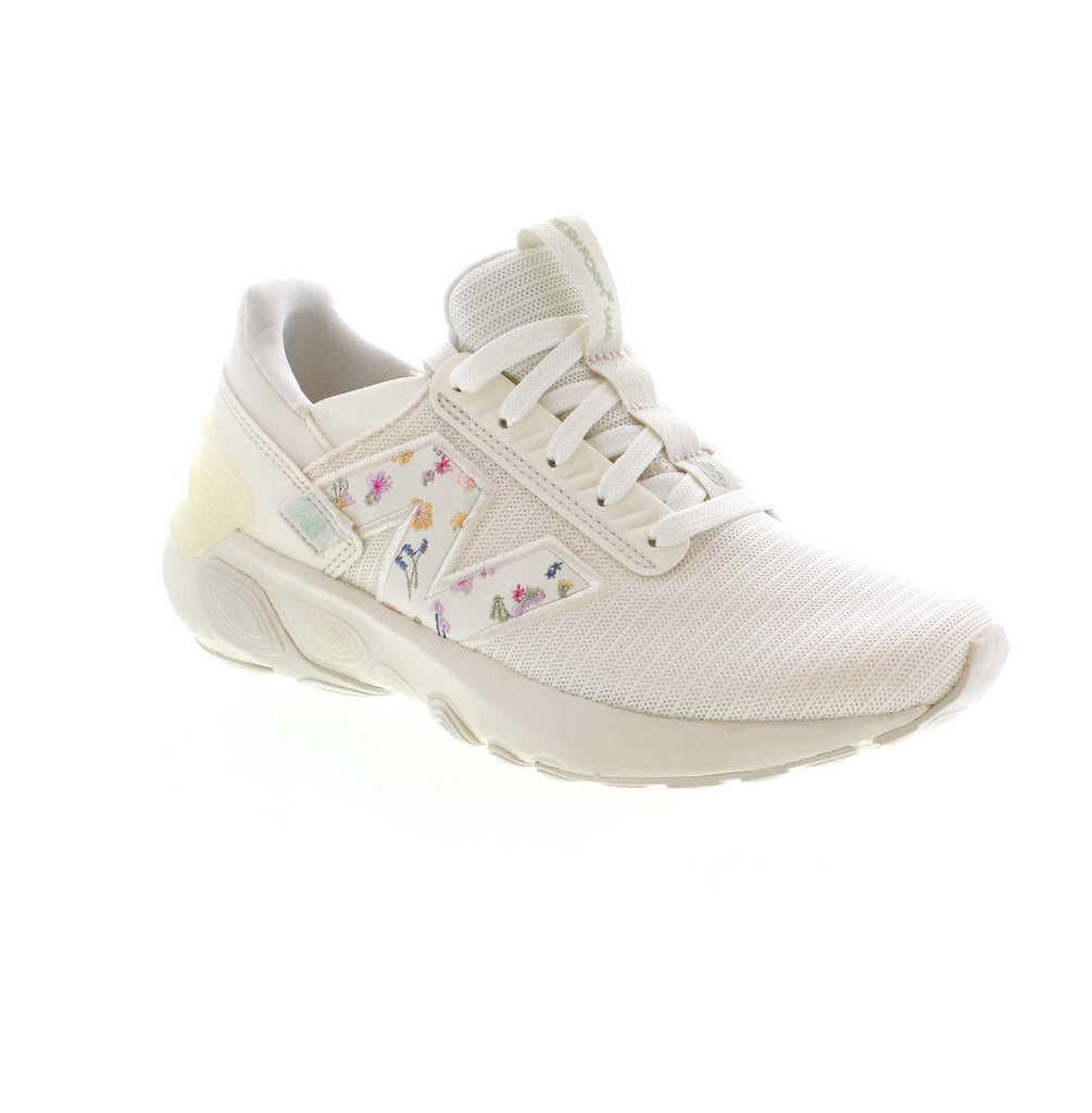 The New Balance W1440BC1 offers a winning combination of comfort and style. Featuring premium comfort features and striking design details, this shoe is perfect for any occasion.