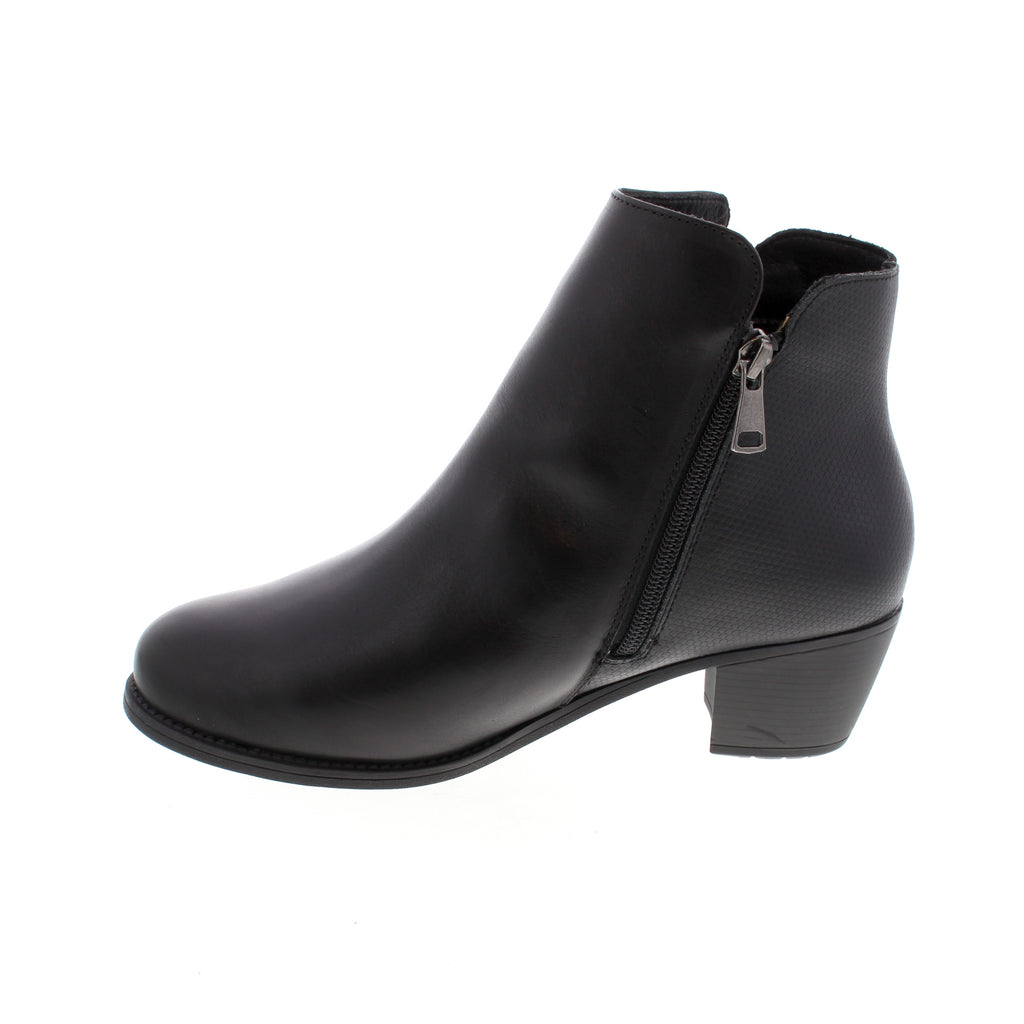 Propet Roxie | Black – Sole City Shoes