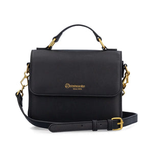 This Remonte Bag Q0632, is crafted with expertise for optimal storage of all your necessities. Featuring multiple zippered compartments and an adjustable shoulder strap, this bag offers both safety and fashion-forward organization on the move