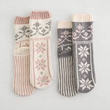 Stay warm and comfortable all day long with the Lemon Snowfall Slipper Sock. The Frost Grey design features a gripper outsole for stability and traction, making it perfect for relaxing at home. Step into pure coziness with this must-have slipper sock.