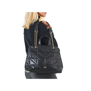 This Rieker shopper is both functional and fashionable. Its black design with gold accents is versatile for any outfit. With a divided main pocket, including a zippered inner pocket, and convenient short and long straps, this bag is perfect for everyday use. The stylish interwoven golden chain adds a touch of elegance.