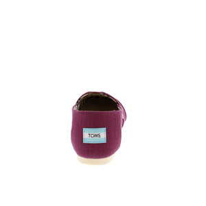 Toms Classic Alpargata Slip-On is easy on your feet and light on the earth - perfect for all-day, everyday wear.