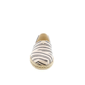 The Alpargata Rope brings carefree style and an earth-friendly update to this slip-on. Designed with organic cotton, a natural jute-wrapped midsole and an OrthoLite® comfort insole made with 26% eco content to keep you and your feet feeling their best. 