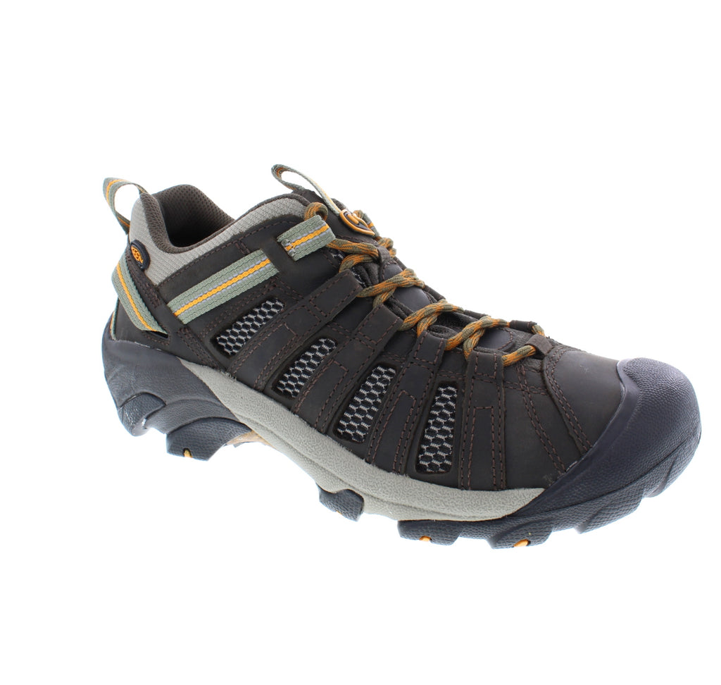 This Voyageur hiking shoe, by Keen, is perfect for all of your outdoor activities! Featuring mesh lining for airflow, a traction outsole with multi-directional lugs, and an ESS shank built in for torsional stability, this hiker is what you need for all of your off-road adventures!