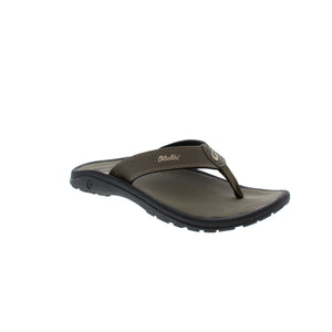 Take the Ohana sandal with you on every summer vacation for a genuine experience! This sleek sandal is water-resistant so you can enjoy the beach!