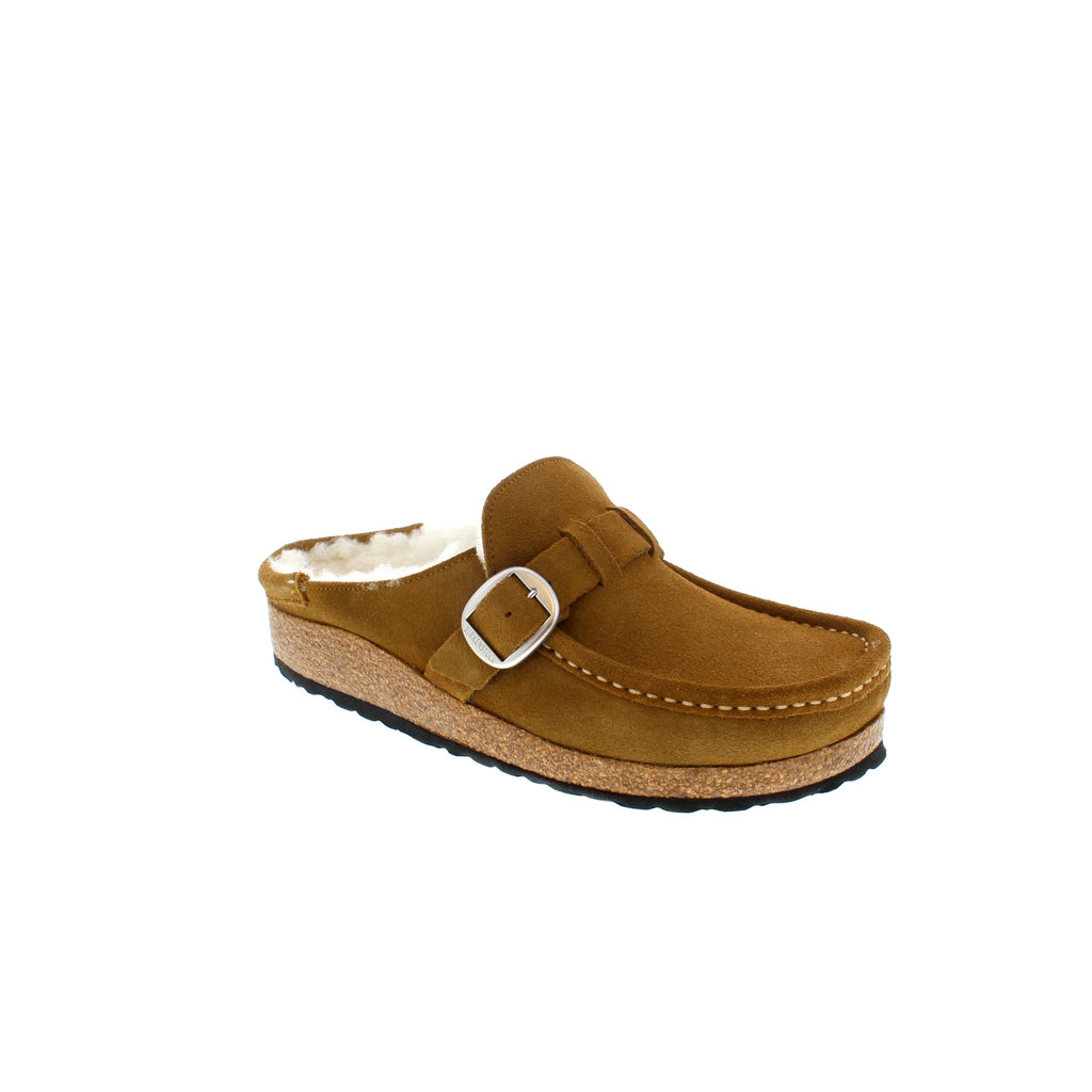 The Buckley Shearling loafer provides a cozy design that is also practical! Slide on these supportive loafers, and it will feel meant to be!