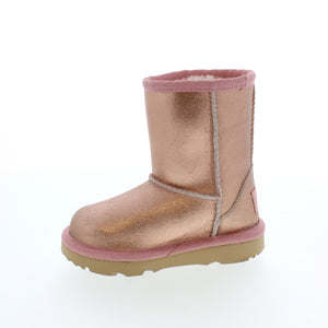 Now in shimmering suede, this Kids boot features UGGplush™ wool blend for signature softness, its Treadlite by UGG™ outsole and flexible rocker-bottom shape for all-day play!