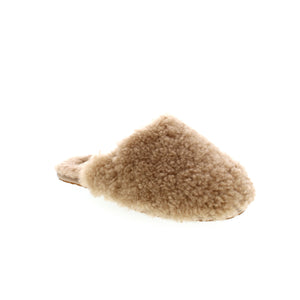 UGG Maxi Curly Slide slipper features a curly sheepskin upper lined in UGGplush™ wool blend and finished with a molded rubber sole to bring you traction if you're running to the mailbox!