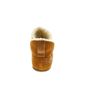 The Nakiska™ slipper bootie is crafted with a faux shearling lining for a warm, comfortable feel. A suede upper and a sturdy rubber sole add traction for quick trips outside. 
