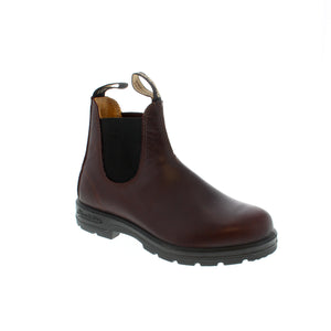 Blundstone 2130 classic chelsea boot is designed with soft leather that gets better with age. Crafted with weatherproof elastic gore panelling, SPS Max Comfort System, premium weatherproof upper, leather lining, removable footbed, and a durable TPU outsole for traction, these boots will quickly become a closet staple.