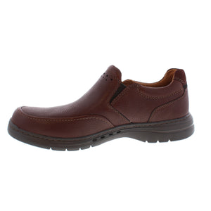 Clarks' Un Brawley slip-on is the perfect shoe for dress and casual wear. Featuring an Ortholite® footbed and a soft, leather sock liner surrounding your feet, you will be comfortable all day!