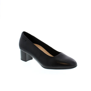 The classic Linnae Pump ticks all the right boxes for everyday elegance. A mid-height stacked heel, rounded toe and squared top give this premium black leather style a timeless feel. Crafted with soft sheep leather and a molded foam footbed - your feet will stay comfortable with added arch support. 