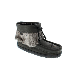 Manitobah Mukluks WTP Keewatin is crafted from waterproof suede with a sheepskin-lined footbed rated to -32C for protection all winter long.