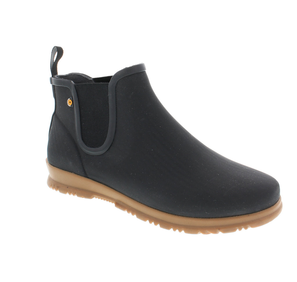 The Sweet Pea boot is simple in the best way! Your feet will stay dry and cozy in this rainboot from Bogs, complete with DuraFresh Technology for odor control. 