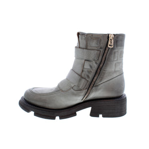 This leather boot from Mjus offers two exterior buckles that can be adjusted for a better fit! In these boots you will feel and look confident with every stride!