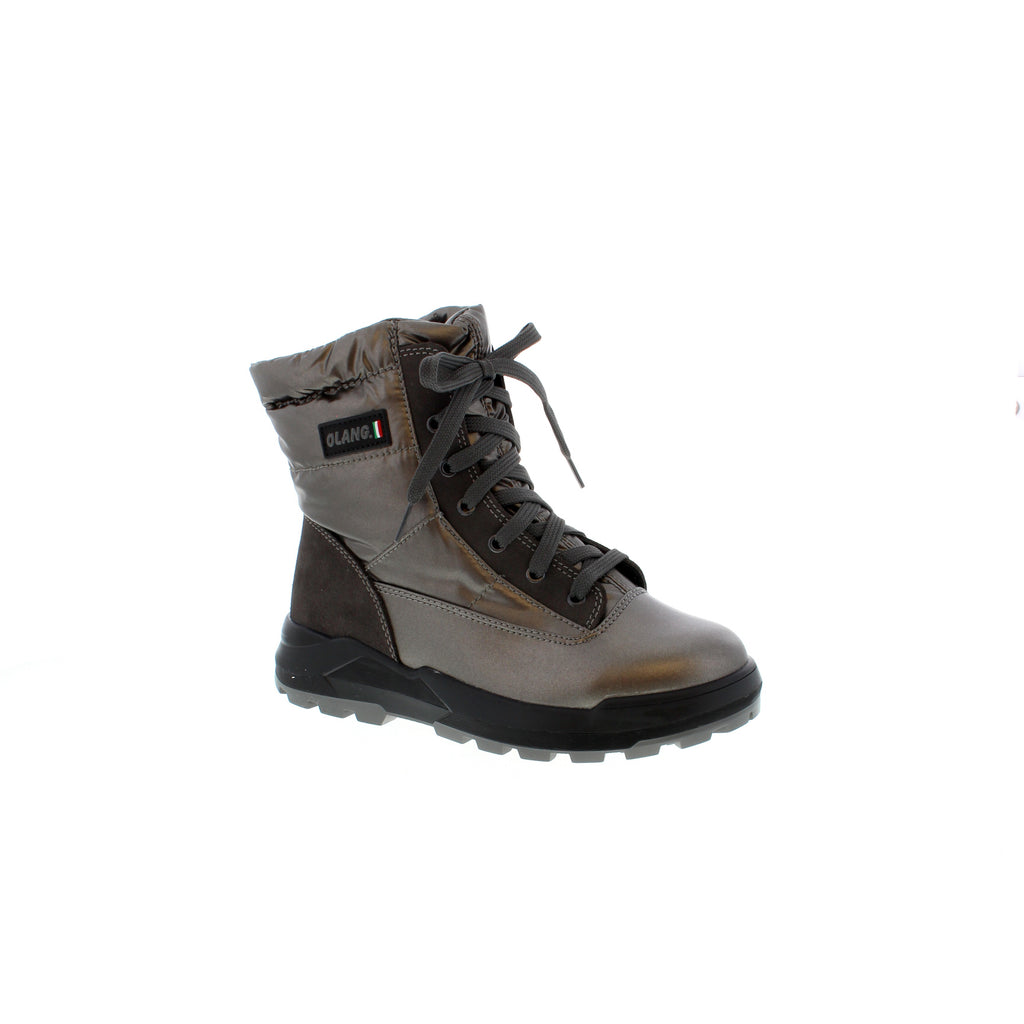 Keep your feet warm this winter with the Aiden boot from Olang. With cozy eco wool lining and BREATHTEX waterproofing, your feet are sure to stay dry. Complete with a built-in flip grip on the outsole for traction on the ice and snow, your feet will stay secure no matter the conditions. 