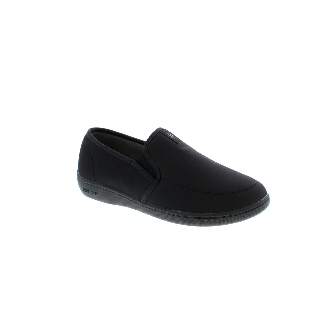 Biotime Men’s Alfie slippers are crafted with a soft PU nubuck upper, cozy micro suede lining, removable contoured microsuede insole and can be worn indoors or outdoors. 