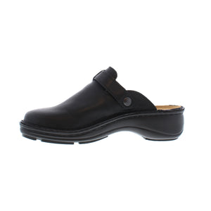 Sleek and simplistic, the Aster clog from Naot adds comfort to any look. For long beach walks or busy city sidewalks, this clog can handle it all!