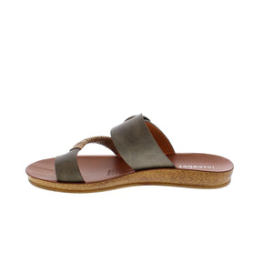 Los Cabos Bria slip-on sandal has a woven bamboo toe strap, while an antique round buckle on the back strap adds a treasure box accent. The A graffiato detailed upper adds the perfect amount of design. 