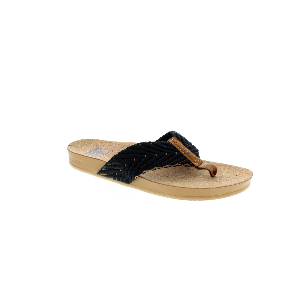 These breathable, light cork sandals are a must-have for summer. A woven strap made from recycled plastic bottles, a smooth suede toe post and a comfortably cushioned footbed brings support and happy feet!