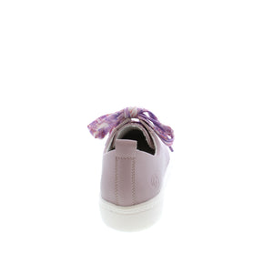 This beautiful sneaker from Remonte is crafted from beautifully colored leather. Crafted with a high-quality terry cloth lining, this sneaker can be worn barefoot! With a softly padded, removable footbed, your feet will stay comfortable no matter where you travel! 