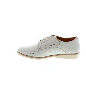 Add a little glam with the Derby from Rollie. This trendy leather sneaker is a must-have for a cute summer look!