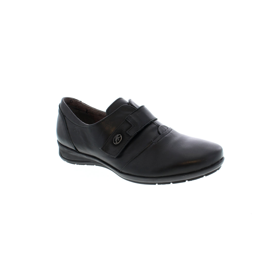 Fluchos F1283 slip-on shoe is designed with comfort and flexibility in mind. Its natural rubber sole, resistant and adherent, equipped with AIR technology, make it the perfect shoe to wear all day long. 